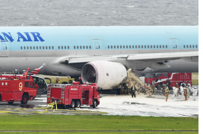Korean Air's Boeing 777-300 jet is seen at Haneda Airport in Tokyo on Friday after fire at its left-side engine is extinguished. (Yonhap)