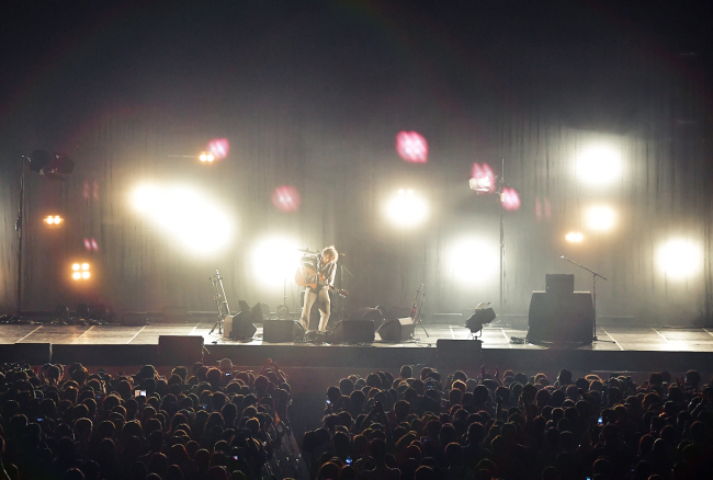 Irish folk singer Damien Rice performs during the Seoul Jazz Festival at the Olympic Park on Friday night. (Private Curve)