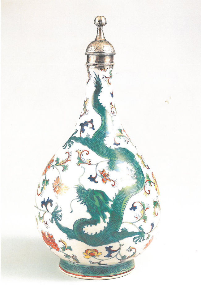Silver-mounted overglazed enamel bottle, 18th century Qing Dynasty (Hwajeong Museum)