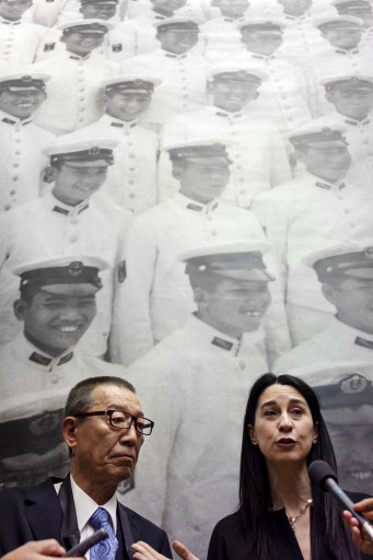 Curator Rossella Menegazzo (right) answers reporters’ questions next to Japanese photographer and artistic director of the Ken Domon Museum of Photography Takeshi Fujimori in front of an enlargement by Ken Domon, during the unveiling of the photo exhibition “Ken Domon. Master of Japanese Realism” in Rome, Wednesday. (AP-Yonhap)