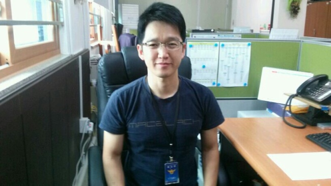 근무 중인 경기 여주경찰서 여성청소년과의 최종일 경장.  [사진제공=여주경찰서]