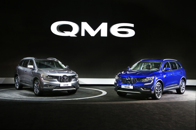 기아차가 2016부산모터쇼에서 공개한 ‘K5 PHEV’(왼쪽) 와 르노삼성의 신형 SUV ‘QM6’. [사진제공=기아차, 르노삼성]