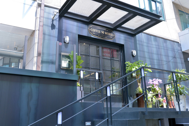 Coffee M Works opened this April behind the Hotel Prima Seoul in Cheongdam-dong. (Lee Sang-sub/The Korea Herald)
