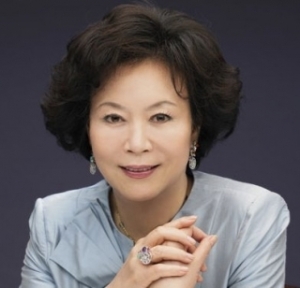 정운호 네이처리퍼블릭 대표의 면세점 입점로비 의혹에 연루된 신영자 롯데장학재단 이사장.