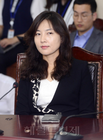 임윤선 새누리당 비대위원이 3일 오전 서울 여의도 새누리당 당사에서 열린 비상대책위원회의에 참석하고 있다. 박해묵 기자/mook@heraldcorp.com