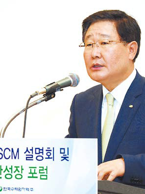 조석 한국수력원자력(주) 사장이 2일 경북
경주 현대호텔에서 열린‘ 한수원 SCM 설명
회 및 동반성장 포럼’에서 개회사를 하고 있
다. [사진제공=한국수력원자력(주)]