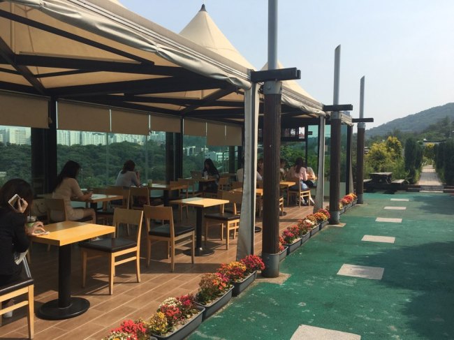 Dongguk University's Haneul Maru Park (Kim Da-sol/The Korea Herald)