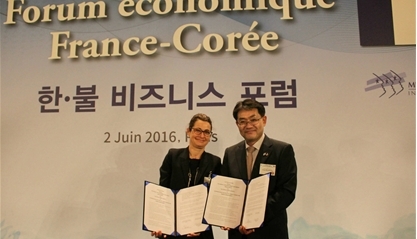한국에너지공단 변종립 이사장(오른쪽)과 프랑스 환경네너지관리청 바렛 이사 [사진=한국에너지공단]