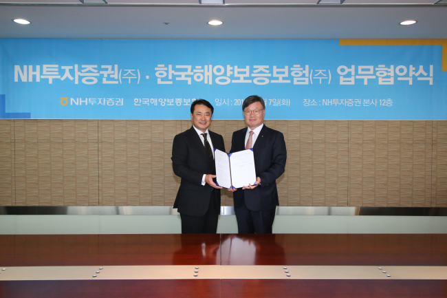 NH투자증권은 6월 7일 NH투자증권 본사에서 한국해양보증보험과 호혜적 협력관계를 위한 MOU를 체결했다. 사진 왼쪽부터 최재홍 한국해양보증보험 대표이사, 김원규 NH투자증권 대표이사 [사진제공=NH투자증권]