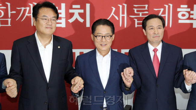 8일 오후 3당 원내대표와 수석부대표가 원내구성안 협의를 위해 회동을 하고 있다. 박해묵 기자/mook@heraldcorp.com