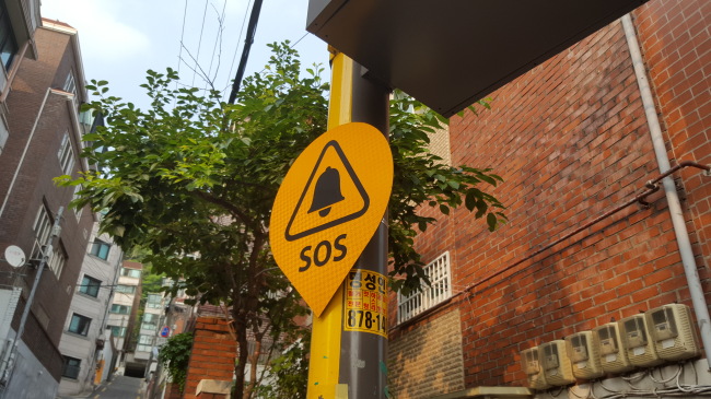 2012년 마포구 염리동에서 시작된 범죄예방디자인 사업은 디자인을 통해 주민들이 서로에 대한 관심을 높임으로써 범죄 심리를 억제한다. 관악구 행운동과 중랑구 면목동에 설치된 각종 셉티드 디자인 요소.