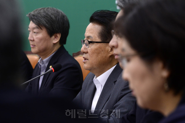 박지원 국민의당 원내대표가 10일 오전 서울 여의도 국회에서 열린 최고위원회의에서 모두발언을 하고 있다. 박해묵 기자/mook@heraldcorp.com