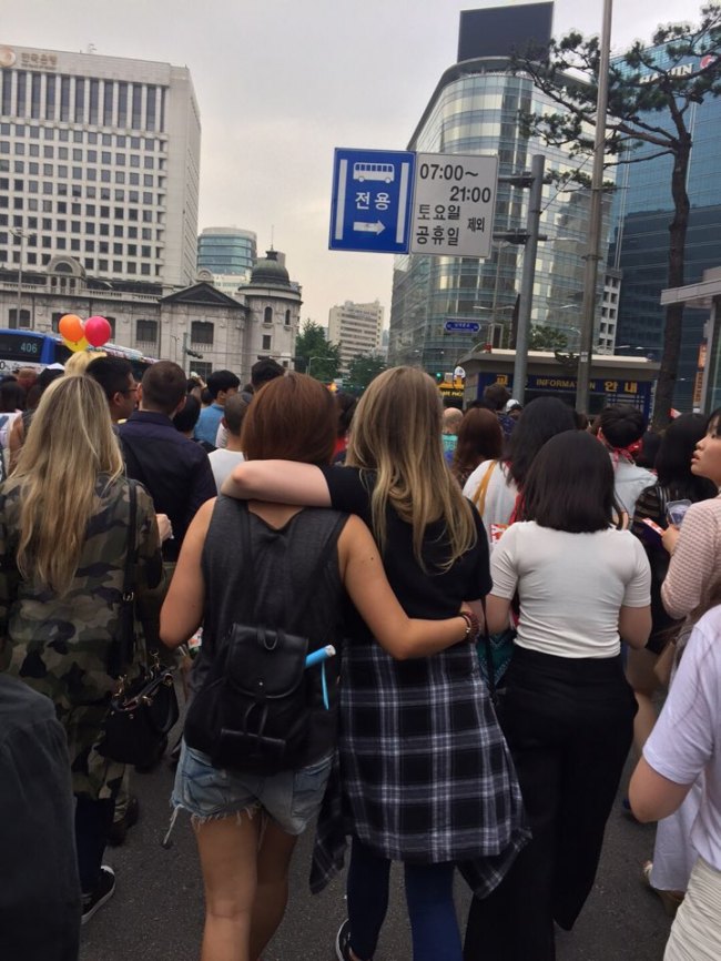 Two women put arms around each others‘ shoulders marching through central Seoul at the Pride Parade, Saturday. (Ock Hyun-ju/The Korea Herald)