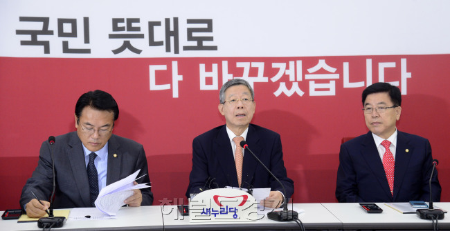 김희옥 새누리당 비대위원장이 13일 오전 서울 여의도 국회에서 열린 혁신비상대책위원회의에서 모두발언을 하고 있다. 박해묵 기자/mook@heraldcorp.com