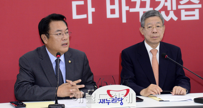 정진석 새누리당 원내대표가 13일 오전 서울 여의도 국회에서 열린 혁신비상대책위원회의에서 모두발언을 하고 있다. 박해묵 기자/mook@heraldcorp.com