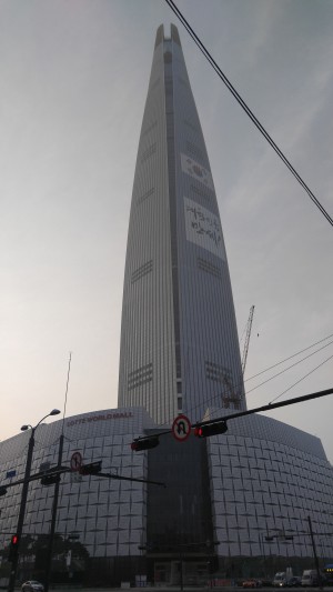 123층, 555m 초고층 빌딩 외향이 갖춰진 잠실 제2롯데월드