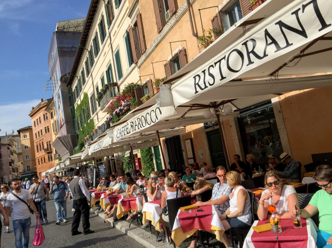 Dining al fresco on Piazza Navona in Rome. (Detroit Free Press/TNS)
