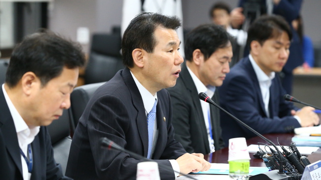 금융위원회는 기재부, 금감원, 거래소 등 유관기관과 15일 정부서울청사 금융위 대회의실에서 정은보 부위원장 주재로 MSCI 정기 지수조정 결과 관련 금융시장 점검회의를 열었다. 정은보 부위원장이 모두발언을 하고 있다.  ［사진제공=금융위원회］