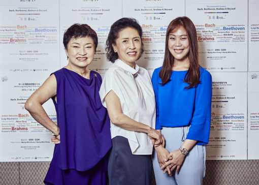 From left: Violinist Chung Kyung-wha, cellist Chung Myung-wha and pianist Son Yeol-eum pose at the press conference for the 2016 PyeongChang Music Festival and School at the Korea Press Center in Seoul on Wednesday. (PyeongChang Music Festival and School)