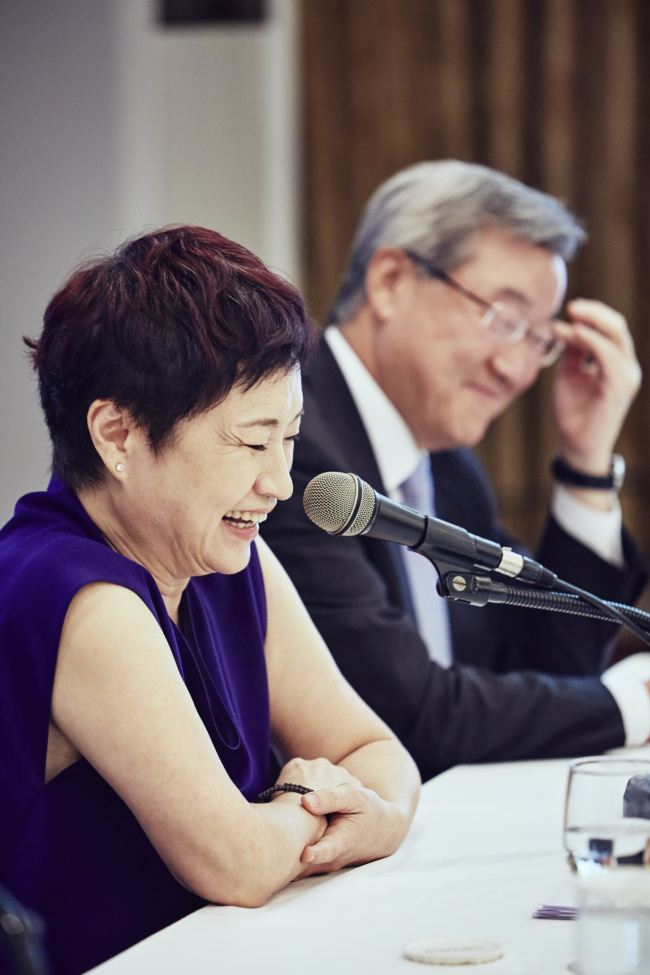 Violinist Chung Kyung-wha (left) speaks at the press conference for the 2016 PyeongChang Music Festival and School at the Korea Press Center in Seoul on Wednesday. (PyeongChang Music Festival and School)