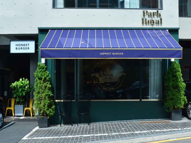 Honest Burger by Park Royal opened in Seoul‘s Seorae Village this May. (Yoon Byung-chan/The Korea Herald)
