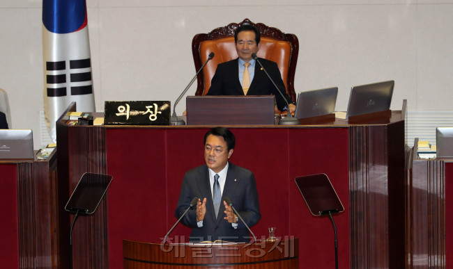 정진석 새누리당 원내대표가 20일 오전 서울 여의도 국회에서 열린 343회 국회(임시회) 3차 본회의에서 교섭단체 대표연설을 하고 있다. 박해묵 기자/mook@heraldcorp.com