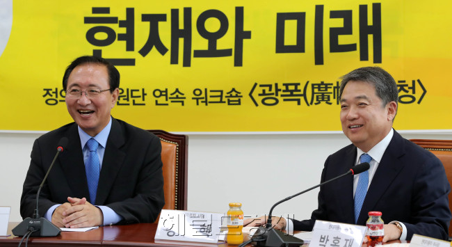 정진행 현대자동차 사장이 21일 오전 서울 여의도 국회에서 열린 정의당의'한국 제조업의 현재와 미래'를 주제로 워크숍에 참석하고 있다. 박해묵 기자/mook@heraldcorp.com