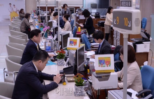 ISA에 가입이 가능한 국민 10명 중 1명 꼴로 계좌를 개설한 것으로 나타나면서 ISA가 ‘국민통장’으로 거듭나고 있는 것으로 나타나고 있다.