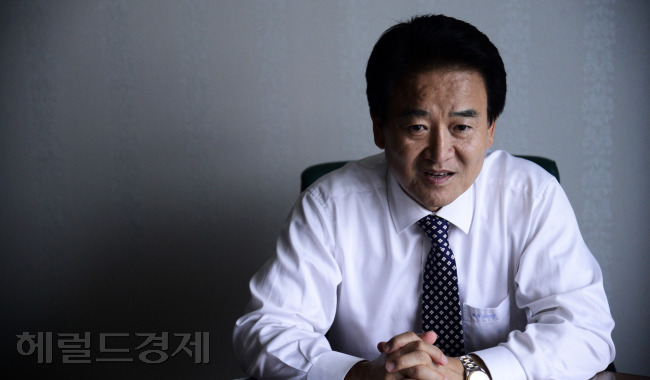 정동영 국민의당 의원이 15일 오후 서울 여의도 국회 의원회관에서 본지와 인터뷰를 가지고 있다.  박해묵 기자/mook@