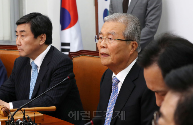 김종인 더불어민주당 비대위 대표가 22일 오전 서울 여의도 국회에서 열린 비상대책위원회의에서 모두발언을 하고 있다. 박해묵 기자/mook@heraldcorp.com