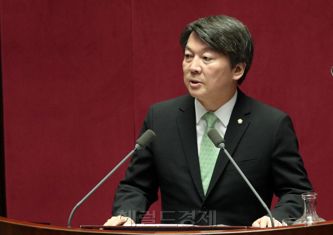 　안철수 국민의당 공동대표가 22일 오전 서울 여의도 국회에서 열린 본회의에서 교섭단체 대표연설을 하고 있다. 박해묵 기자/mook@heraldcorp.com