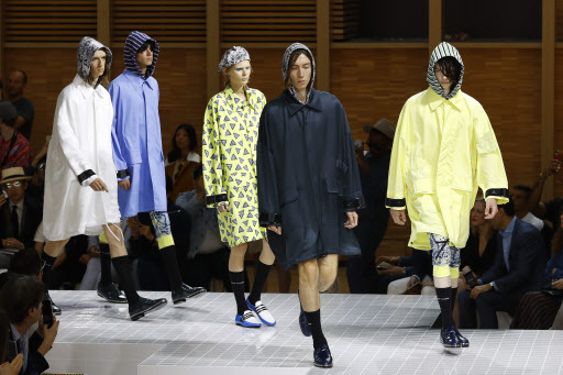 Models present creations by Kenzo during the men Spring summer 2017 collection fashion show on June 25 in Paris. (AFP-Yonhap)