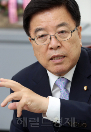 김광림 새누리당 정책위의장이 29일 오후 서울 여의도 국회에서 본지와 인터뷰를 가지고 있다. 박해묵 기자/mook@heraldcorp.com