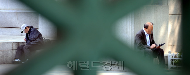 성년후견인제도가 시행 3년을 맞았다. 고령화가 진행되면서 성년후견인 지정 신청 건수도 급증하고 있다.