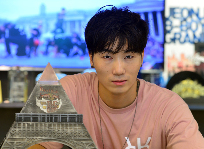 B-boy Kim Hun-woo, also known as Wing, poses during an interview with The Korea Herald at the Jinjo Crew dance studio in Bucheon, Gyeonggi Province on Monday. (Yoon Byung-chan/The Korea Herald)