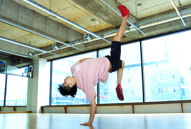 B-boy Wing shows off his dance moves during an interview with The Korea Herald at the Jinjo Crew dance studio in Bucheon, Gyeonggi Province on Monday. (Yoon Byung-chan/The Korea Herald)
