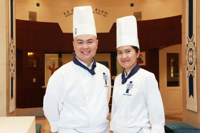 Visiting chefs Supapit Opatvisan (left) and Wilairat Kornnoppaklao (Le Cordon Bleu-Sookmyung Academy)