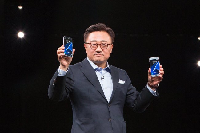 Samsung Electronics president and mobile chief Koh Dong-jin poses at the Galaxy S7 launch event held in Barcelona in February. / Samsung Electronics