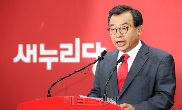 이정현 새누리당 의원이 7일 오전 서울 여의도 새누리당 당사에서 당 대표 출마선언 기자회견을 가지고 있다. 박해묵 기자/mook@heraldcorp.com