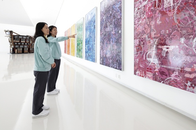 Employees browse art on display at AmorePacific’s Beauty Campus in Osan, Gyeonggi Province.
