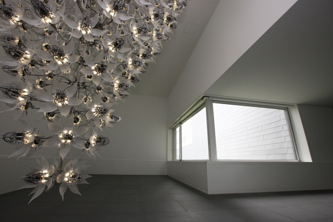 “Una Lumino” by artist Choe U-ram, on display at AmorePacific‘s R&D Center in Yongin, Gyeonggi Province.