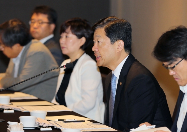 우태희 산업통상자원부 2차관이 15일 서울 중구 더플라자호텔에서 제2차 에너지신산업 협의회를 주재하고 있다. [사진제공=산업통상자원부]