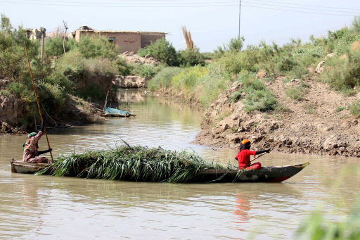 Iraqi women ride a boat on July 14 in the Ahwar area in the southern Maysan province -- also known as the Iraqi Marshlands -- one of the world‘s largest inland delta systems. (AFP-Yonhap)