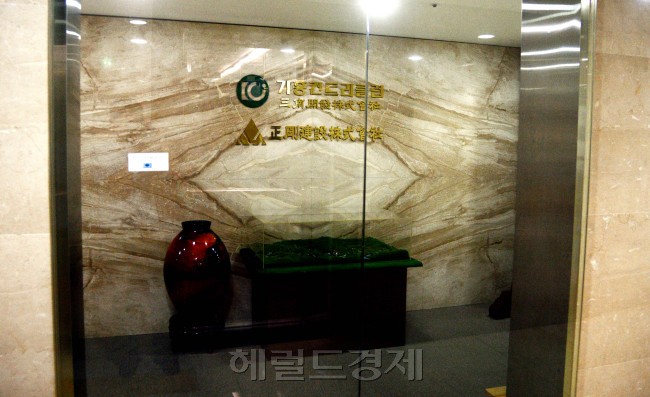 [우병우 의혹 확산] 가족회사를 쌈짓돈 활용처로…‘부자들의 단골수법’?