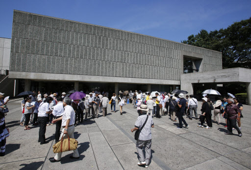 People visit the National Museum of Western Art in Tokyo, Monday. The art museum designed by Swiss-French architect Le Corbusier was added to the UNESCO World Heritage list on July 17. (AP-Yonhap)