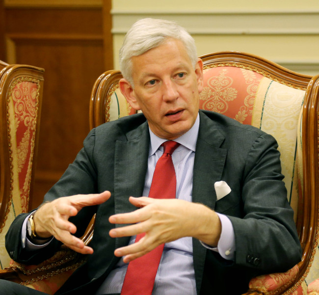 Dominic Barton, a global managing director of McKinsey & Company, speaks during a group interview in the southern island of Jeju on Wednesday. / KCCI