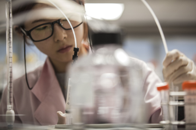 A Samsung Bioepis employee in a research lab at the company's headquarters in Songdo, Incheon. / Samsung Bioepis