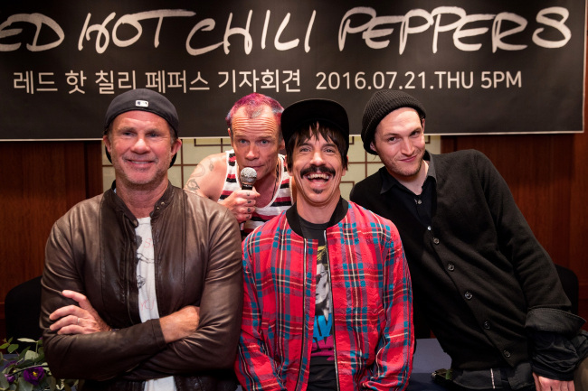 Red Hot Chili Peppers return as 'roaring beasts' - The Korea Herald