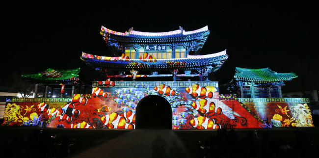 A view of the media facade on Jeonju‘s Pungnamun (Cultural Heritage Administration)