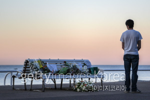 [사진= 26일 새벽 가나가와 사가미하라 시의 장애인 시설을 전 직원이었던 20대 남성이 침입해 칼을 휘둘러 최소 15명의 사망자와 26명의 부상자가 발생했다. 일본 소방국은 4명이 심폐정지했다고 밝혔다.]